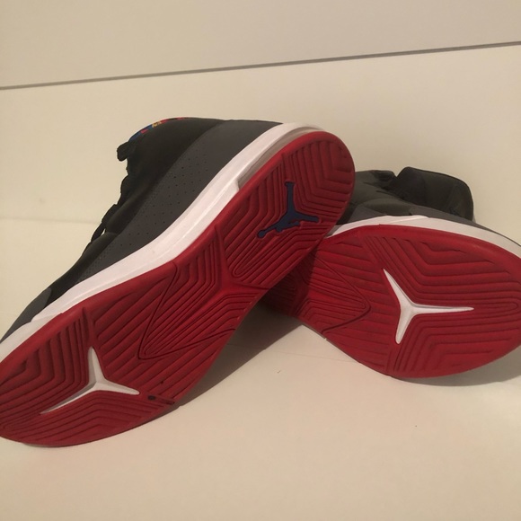 Air Jordan tennis shoes - Picture 3 of 5